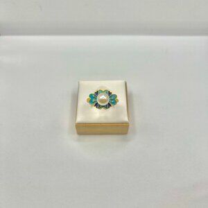White Pearl Gold Ring - Size 8